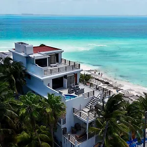 4* Hotel Cuxos Beachfront